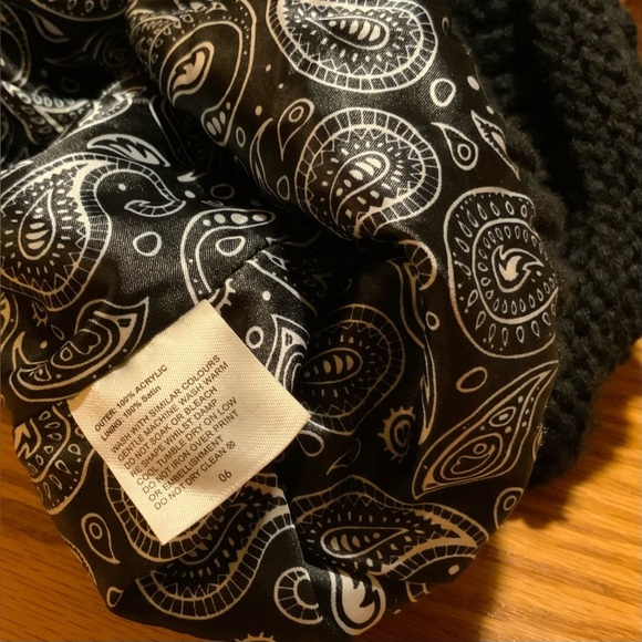 EUC FurTalk Women’s Black Knit Winter Beanie Hat, 100% Acrylic w/Satin Lining - Picture 3 of 5